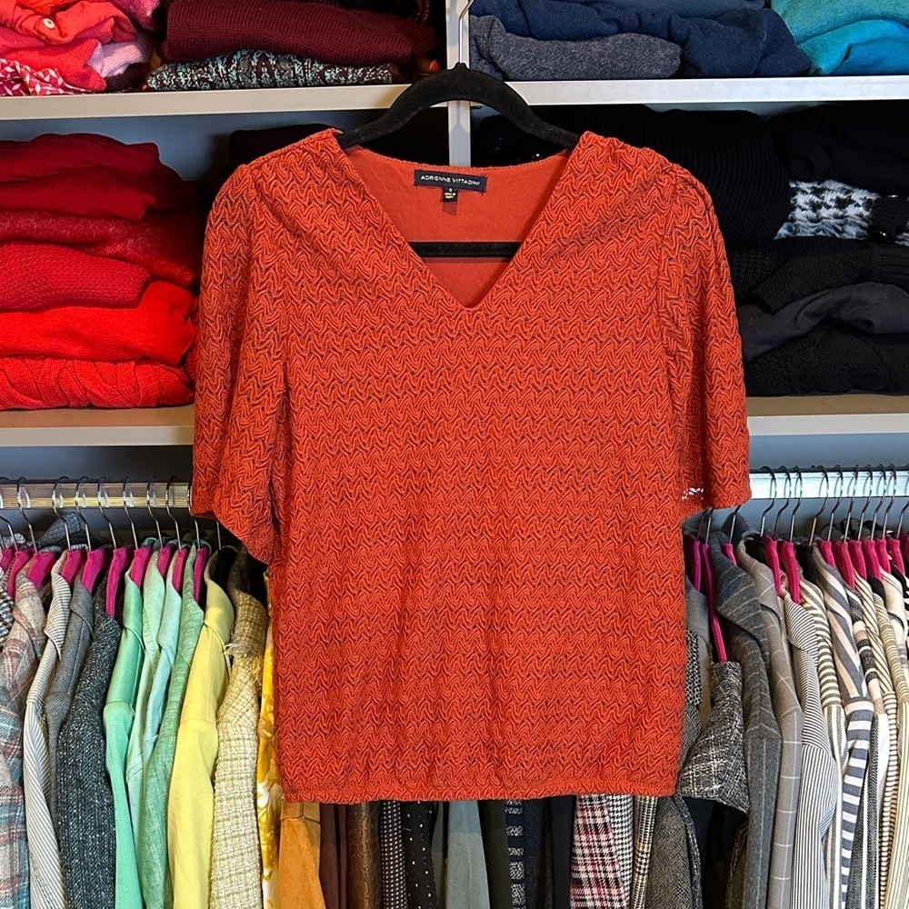 Adrienne Vittadini rust short sleeve lined elastic waistband v neck top size S